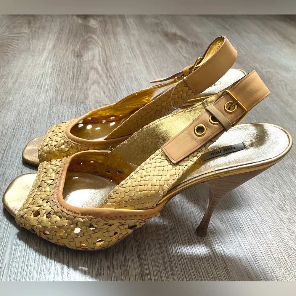 Miu Miu Gold Metallic Braided Leather Open Toe Slingback Sandals Size 40 EUC